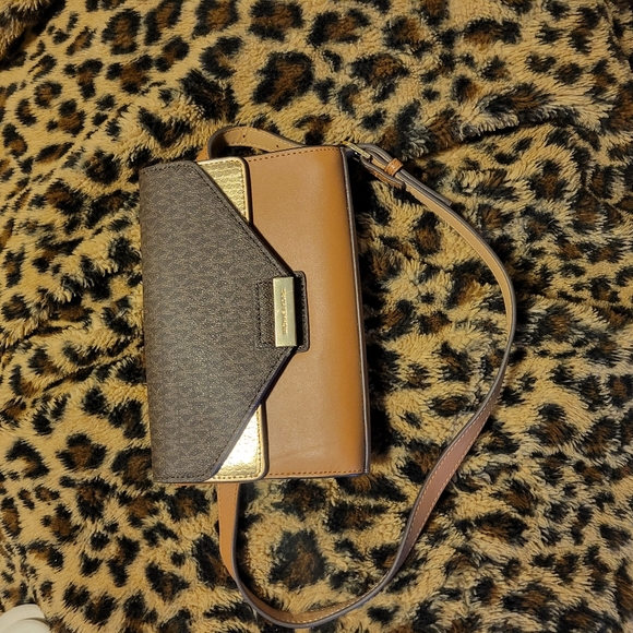 Michael Kors Signature Logo & Python-Embossed Fanny Pack - Picture 3 of 8